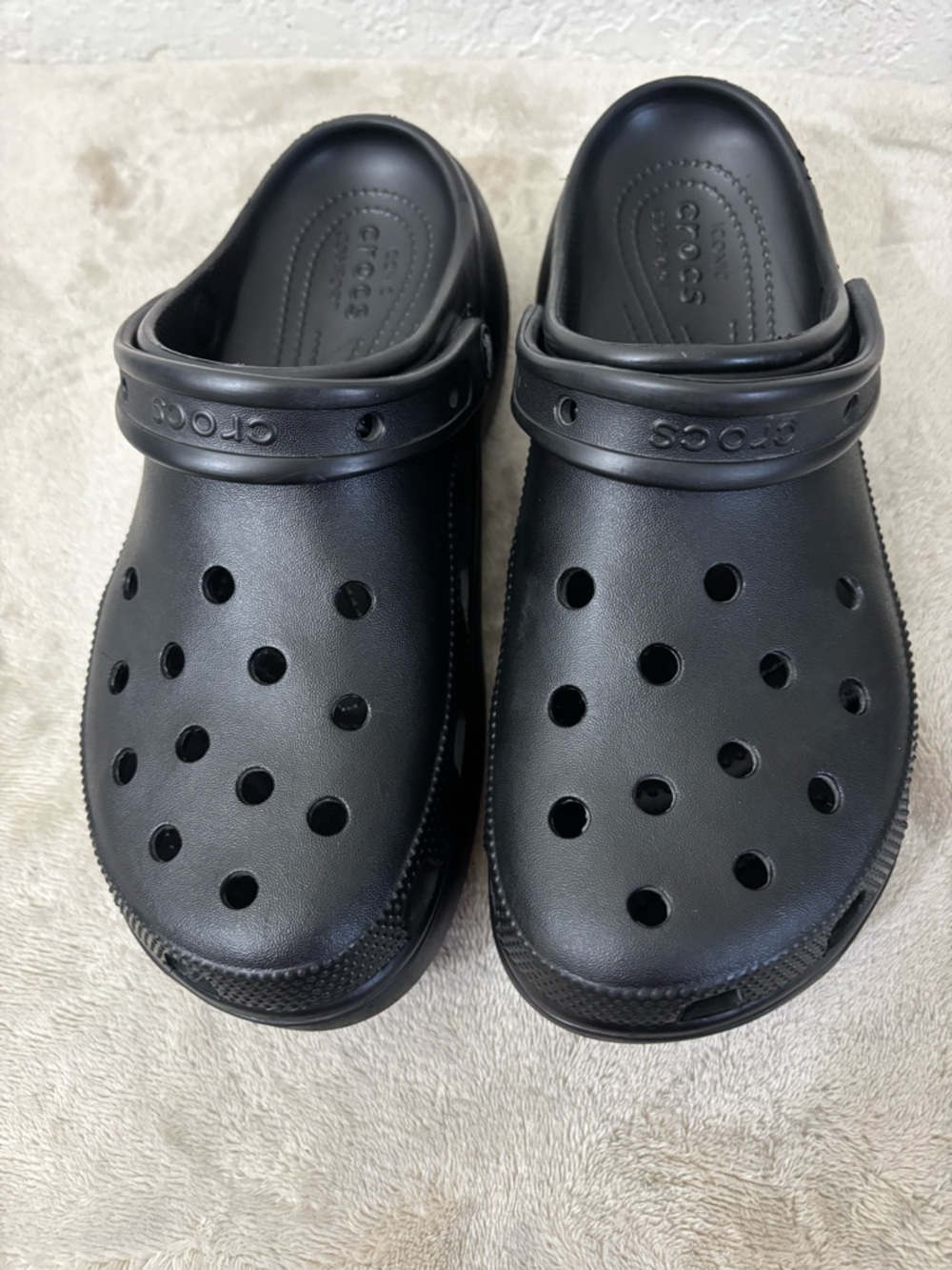 CROCS Classic Clog in Black